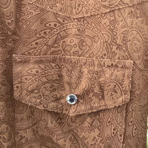 Faux suede brown Cowgirl Hardware western shirt. Rhinestone snaps. never worn - Picture 3 of 10